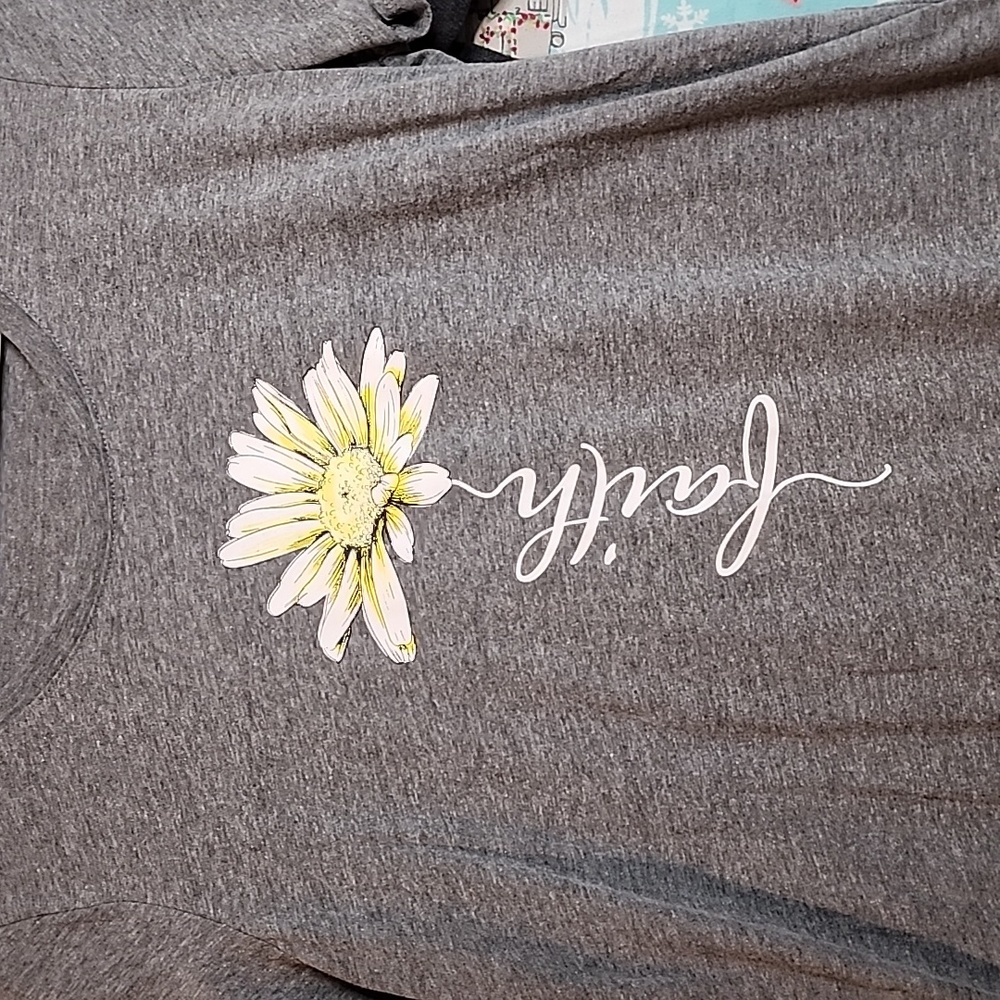 2 T-shirts size Medium "Faith" & "Life is better at the beach" like new